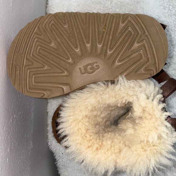 UGG Toddler Girls Bailey Leopard Boots. Gently used. Very clean size 6 - Picture 6 of 16